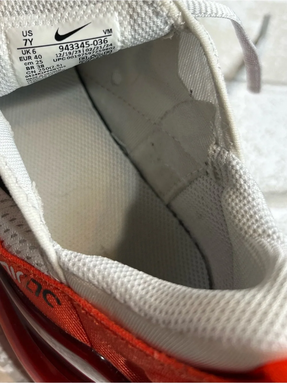 Nike Air Max 270 White with Red Accents Sneakers Y7 Woman’s 8.5
